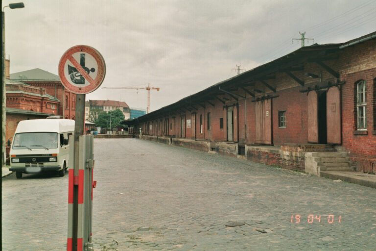 Güterzufuhrstraße - Ehemalige Güterschuppen, 2001